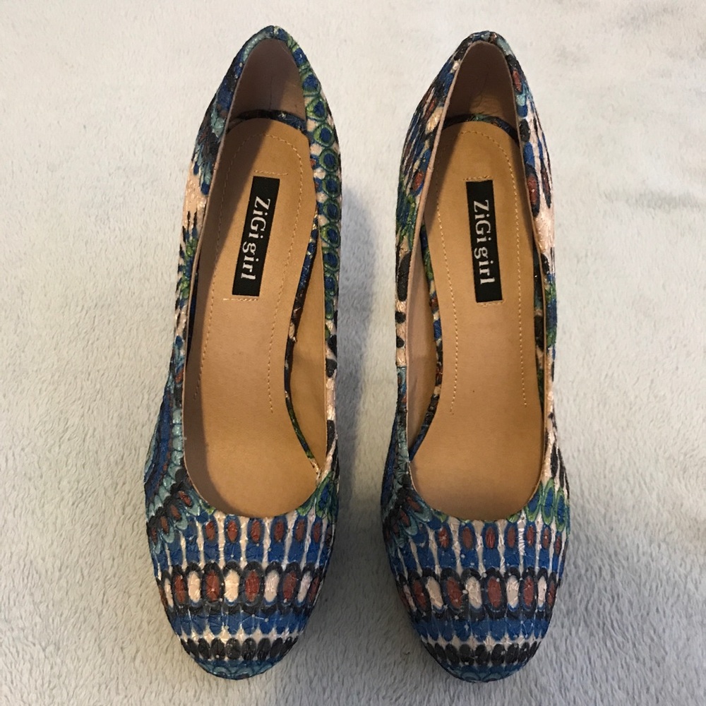 ZigiGirl Peacock pump Sz 6